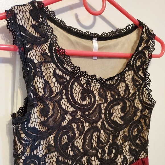 Pleated Chiffon Lace Maxi Maternity Dress - Picture 1 of 6